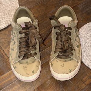 Women’s converse size 9